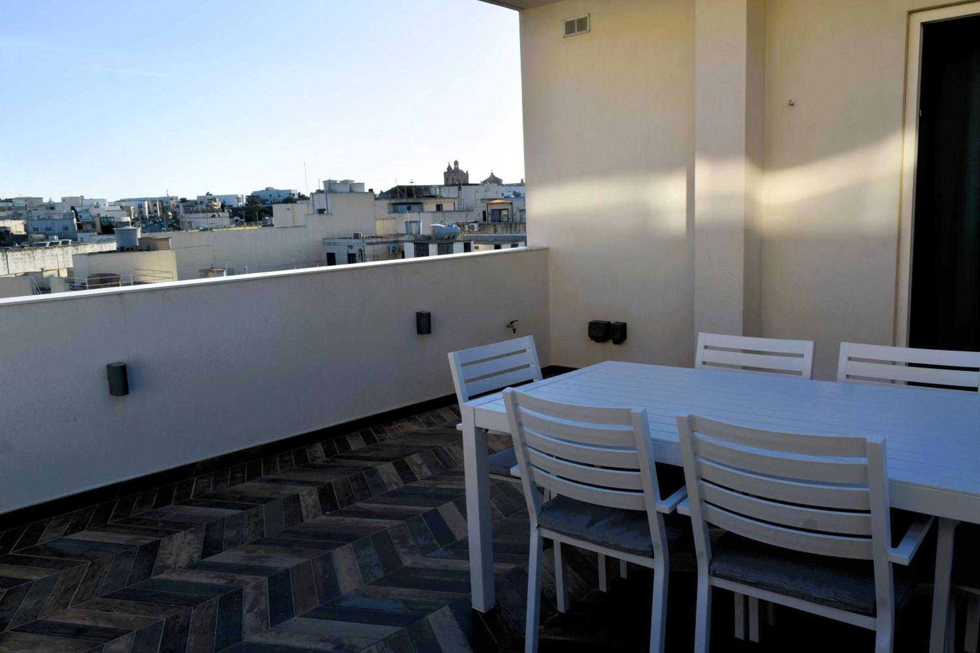 Two Bedroom Loft With Outdoor Area, Served With Lift Apartment